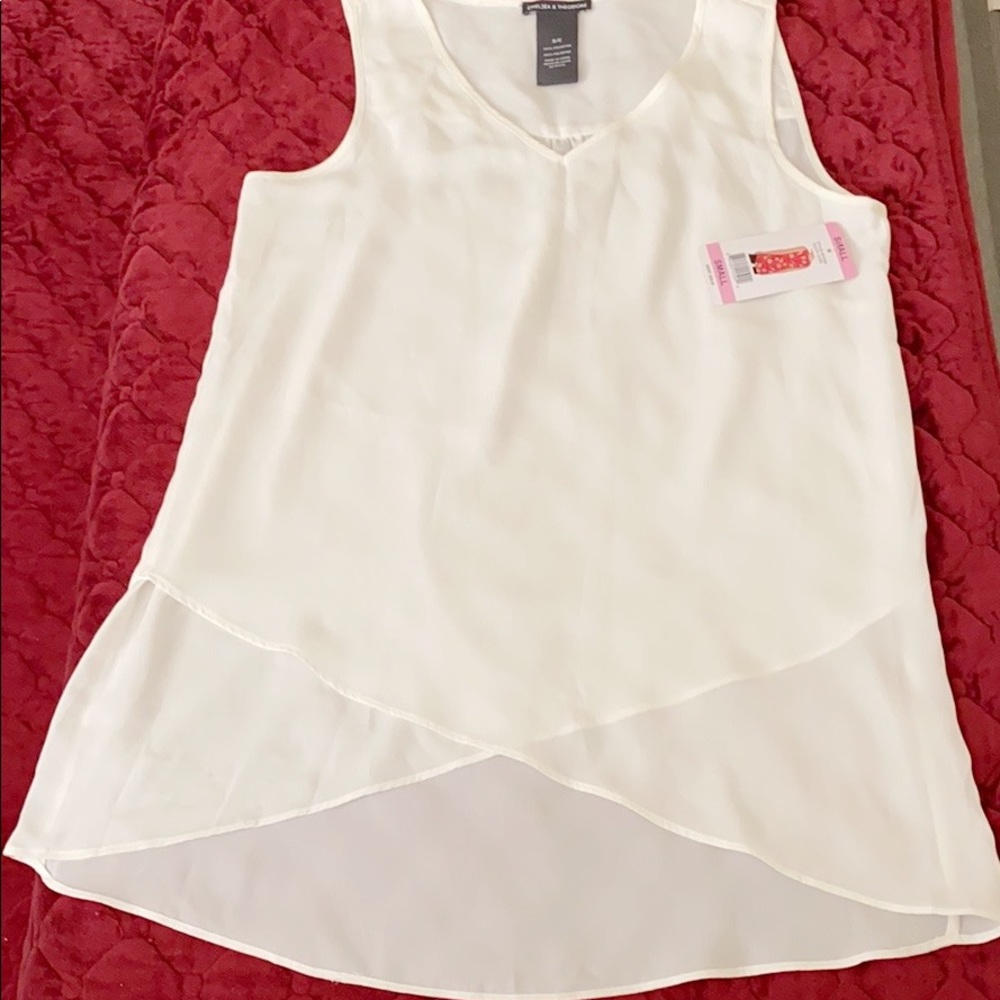 BNWT Chelsea & Theodore sleeveless high low tops. Size S